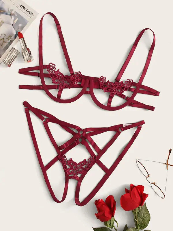 Sexy women's lingerie set with steel ring and straps