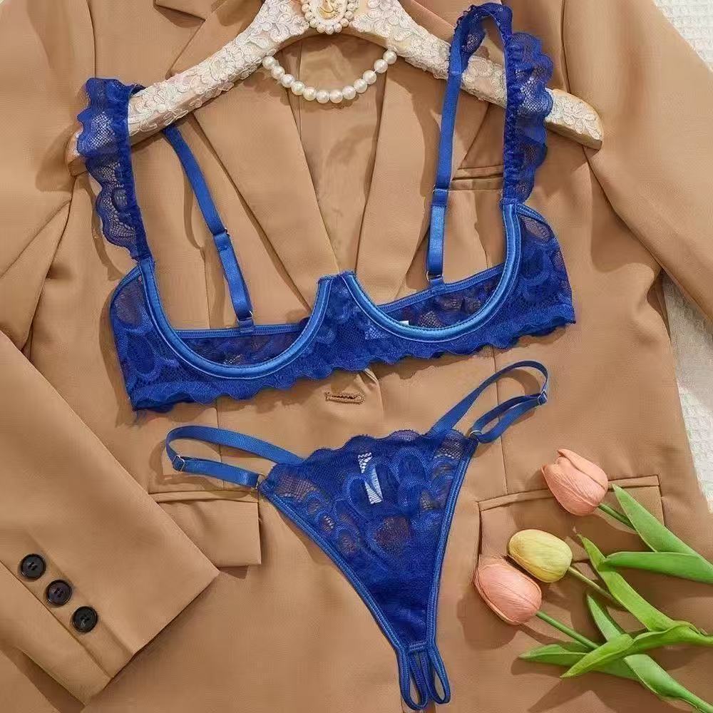 Three-piece sexy lingerie set, hollowed-out seductive and alluring lingerie set.