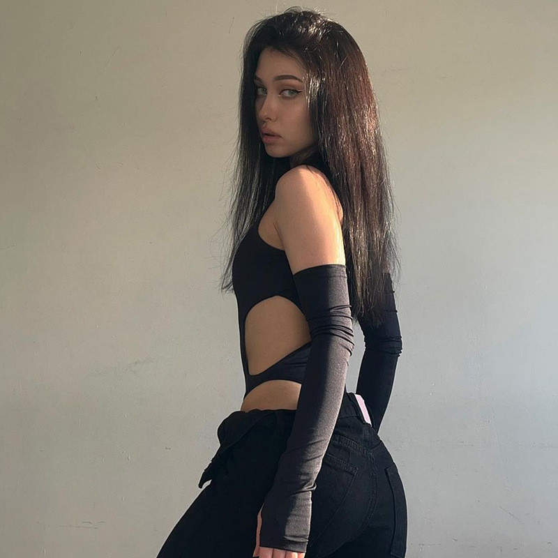 Off-shoulder cutout slim-fit long-sleeve bodysuit