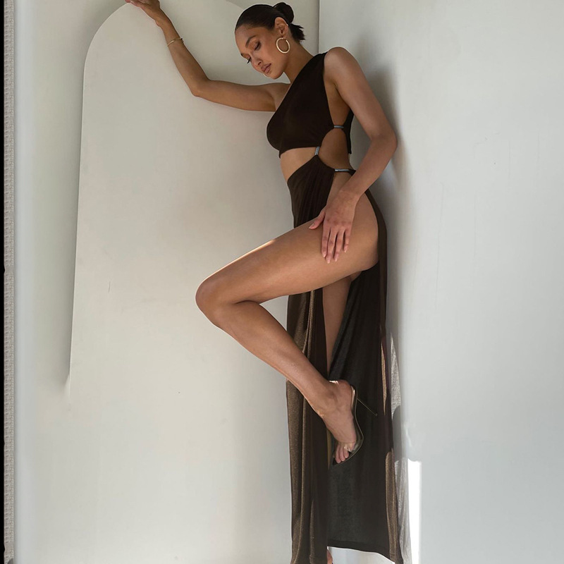 One-shoulder cut-out dress with a high slit